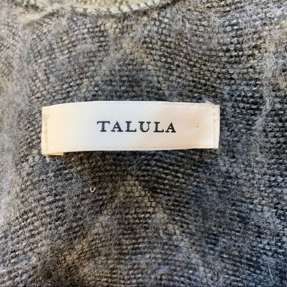 Aritzia Talula gray black Montgomery poncho wrap - Picture 5 of 7